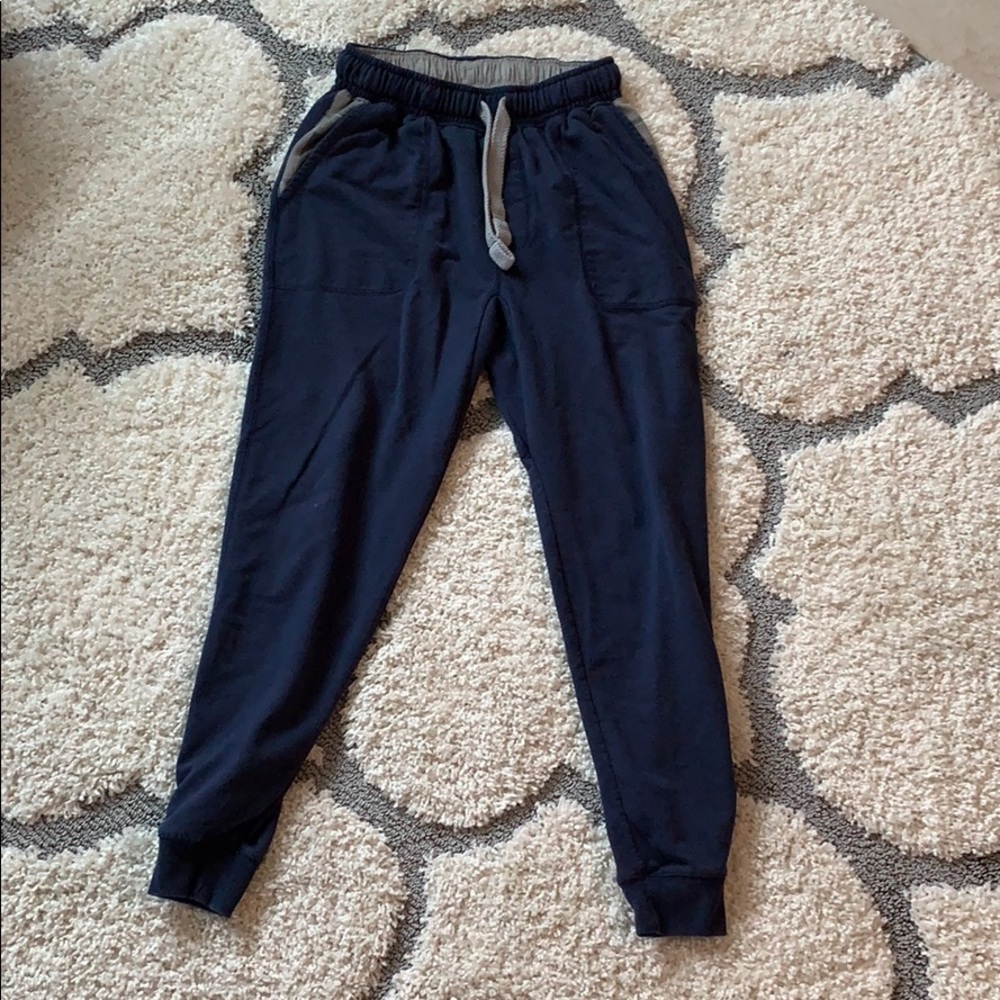 Blue sweatpants with grey pockets